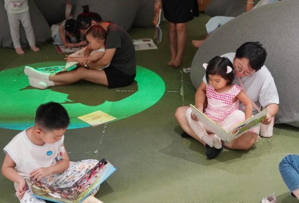 杜德配资 2025年暑期阅读大盘点：孩子们自主选书，轻松阅读成主流